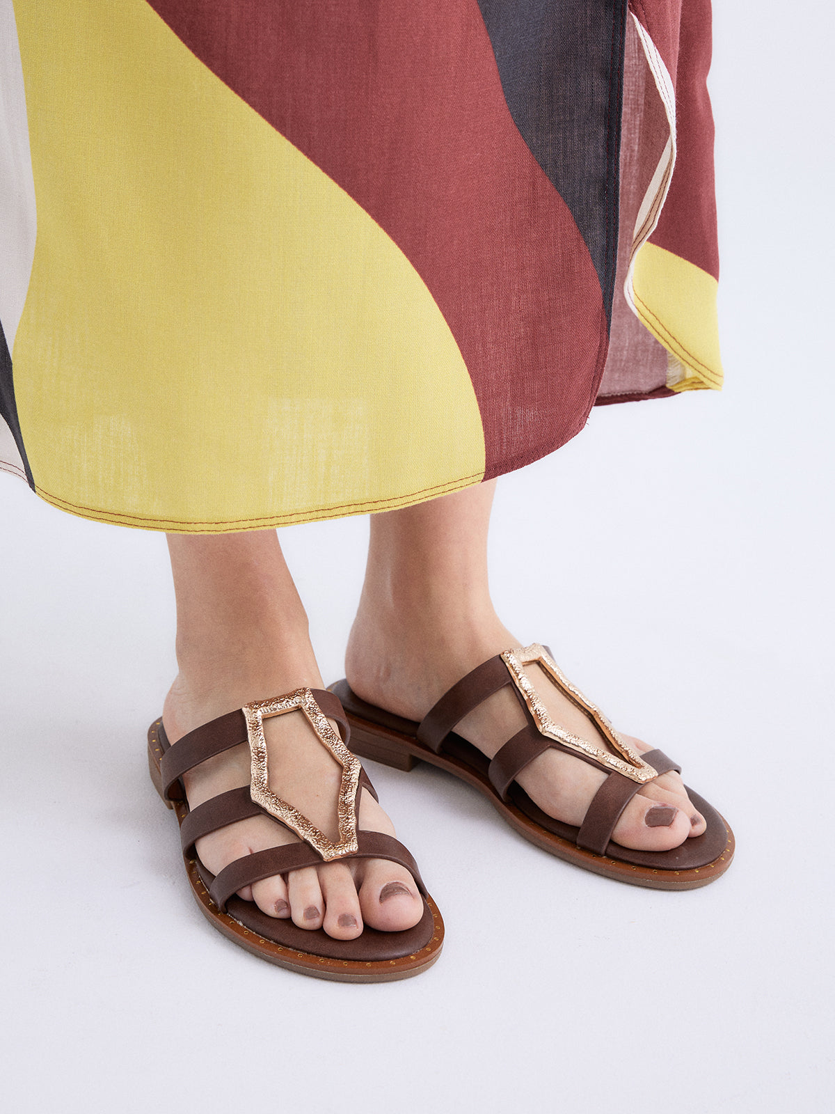 EXE FLAT SANDALS A2322-Y27 BROWN – Exé Shoes