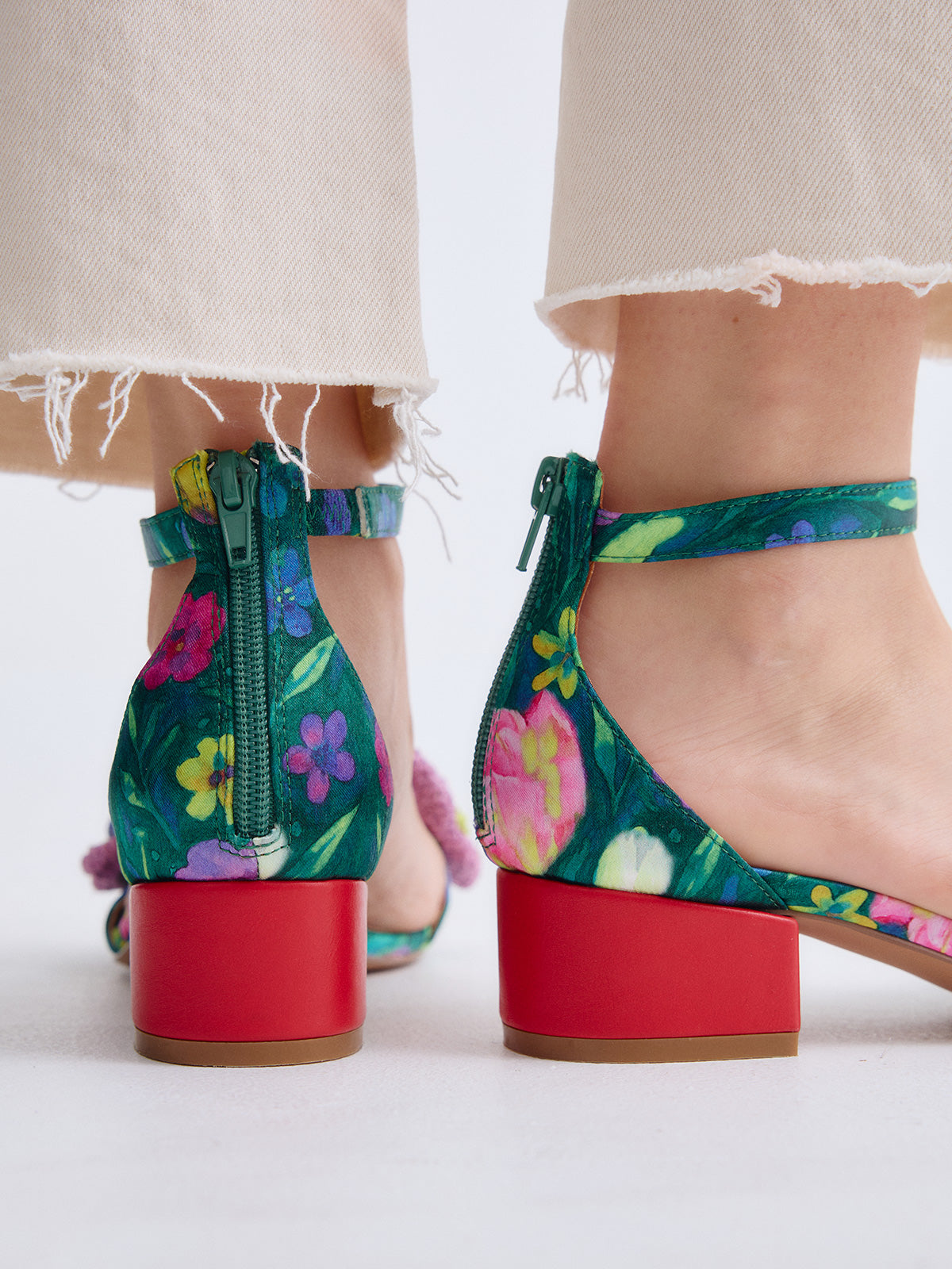 エリ EXE LOW HEEL SANDAL CAPRI-400 GREEN AND BLACK – Exé Shoes