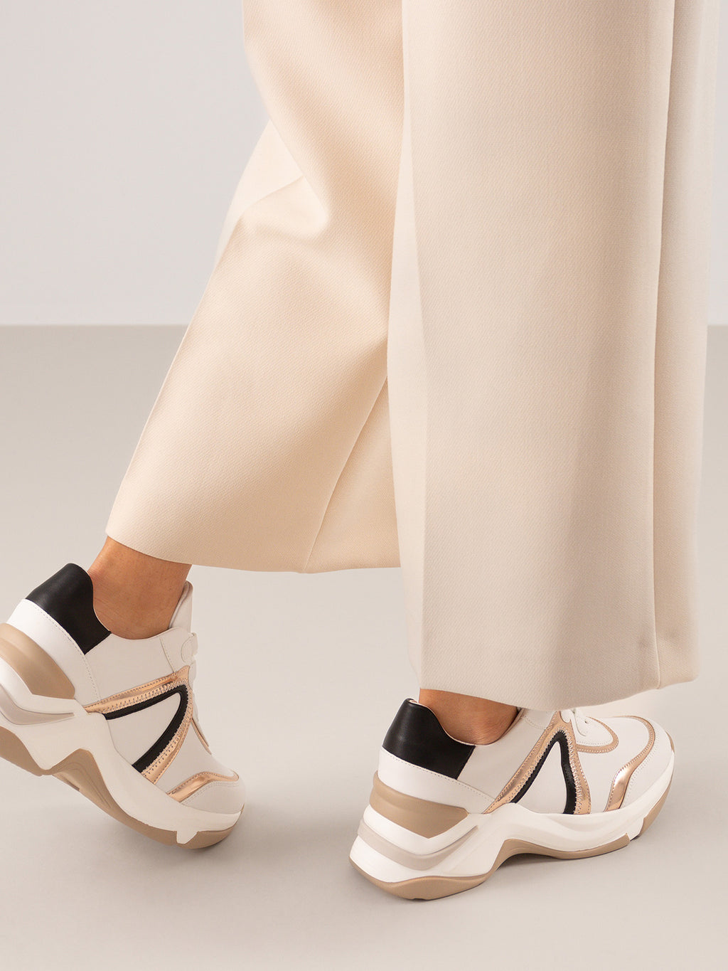 106-22WEX133 PU WHITE GOLD