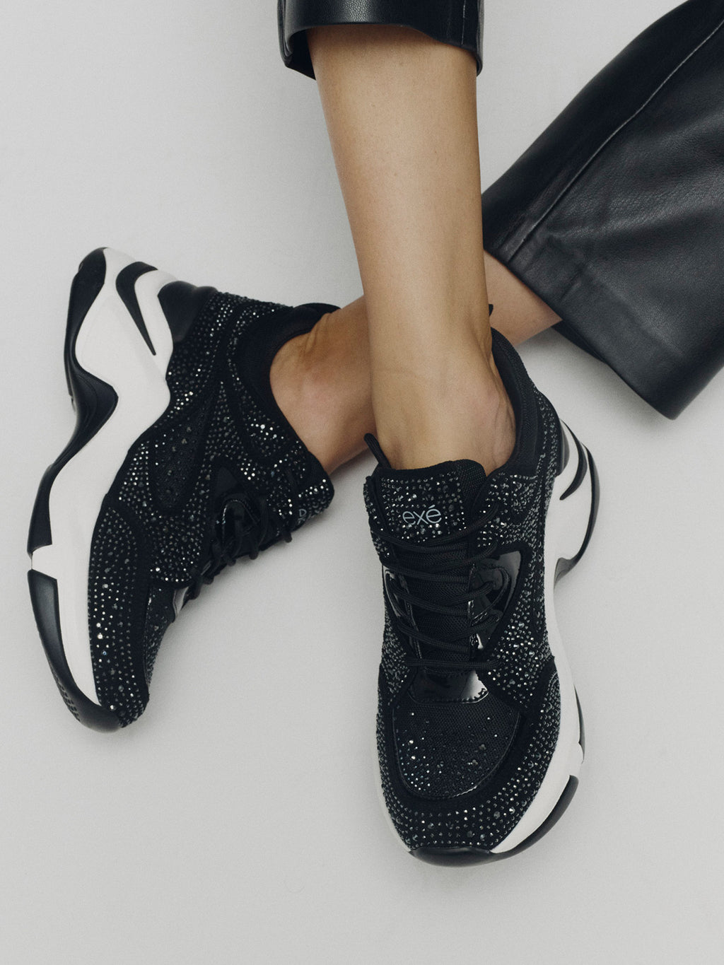 106-52EX21 STRASS BLACK WHITE