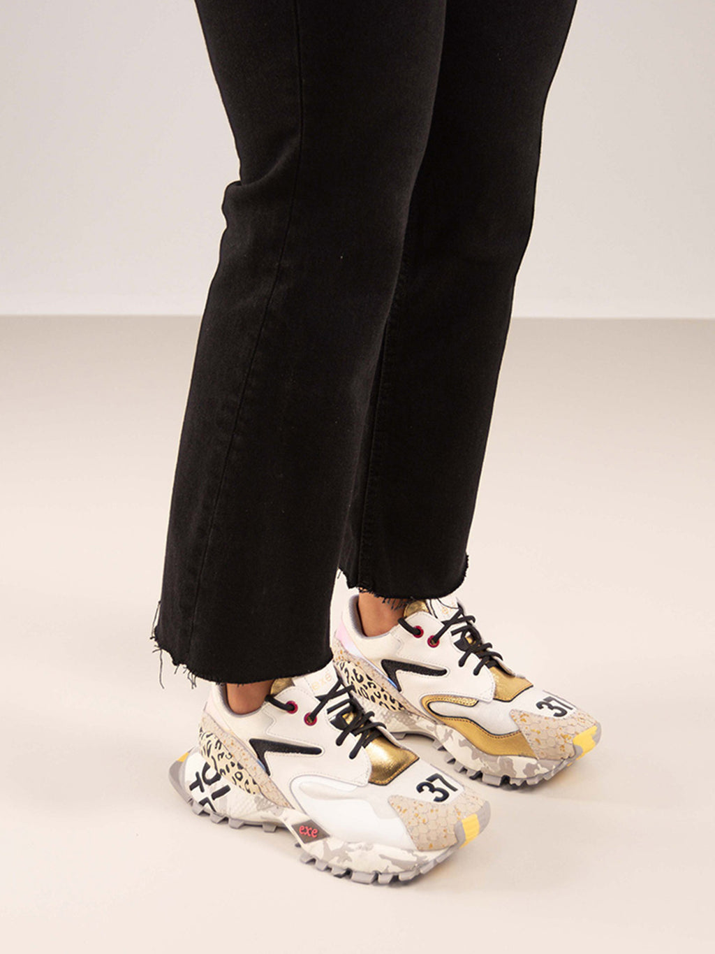 134-26 LEATHER WHITE