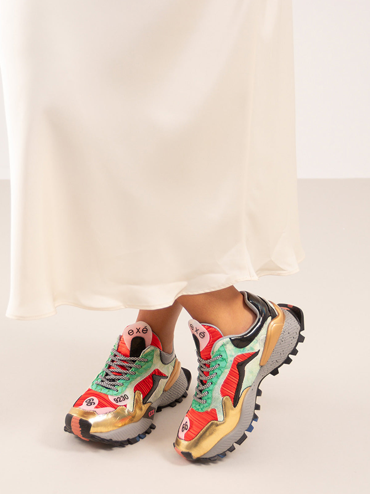 134-28M LEATHER GOLD RED