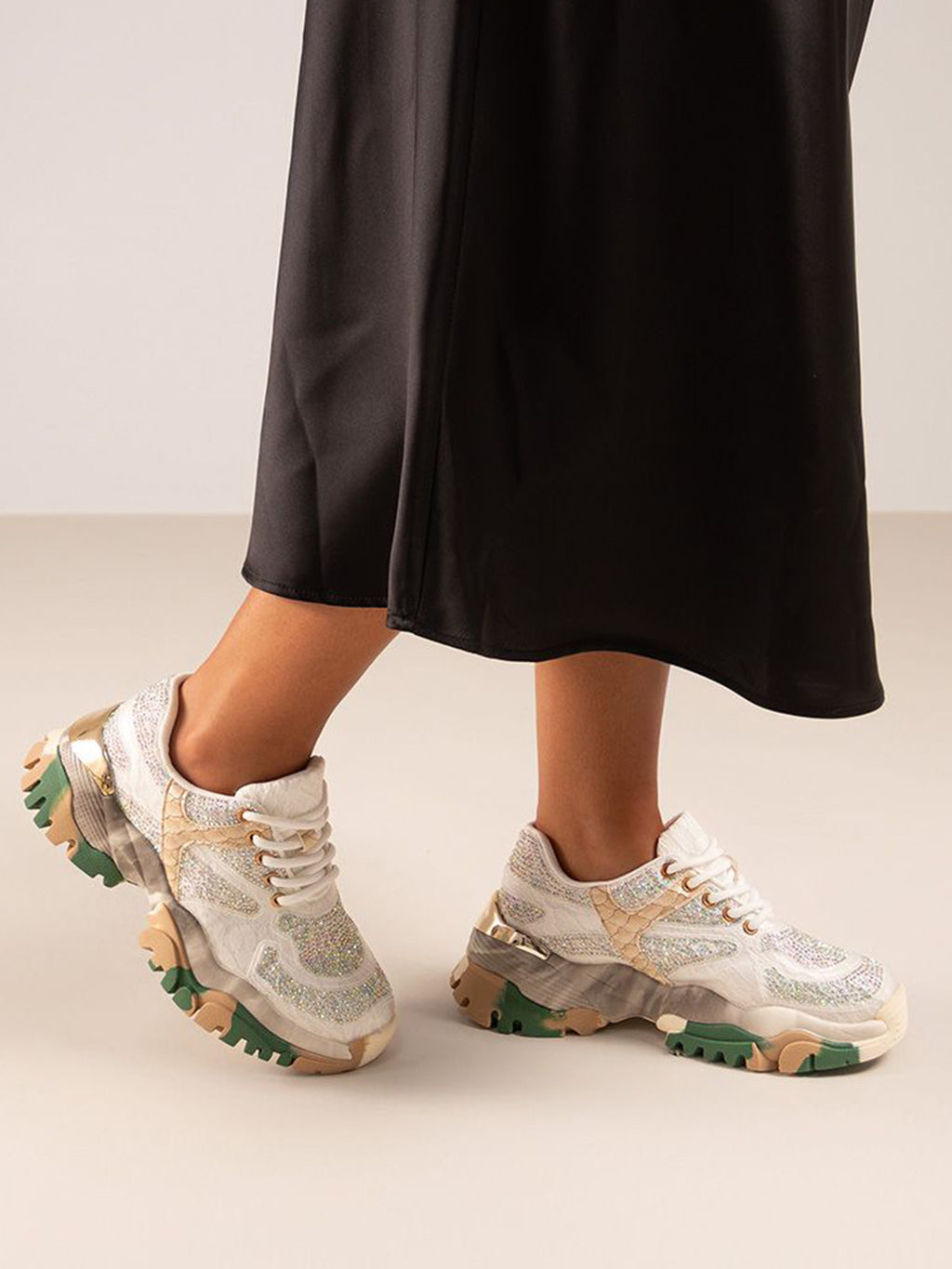 22E10-8 STRASS WHITE