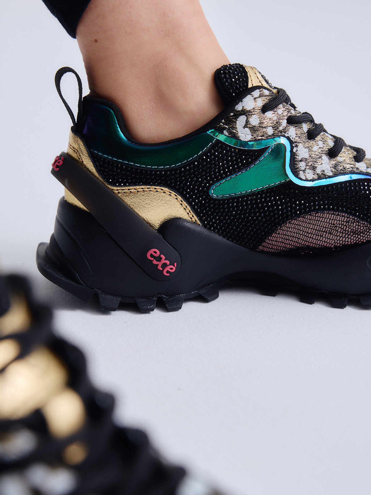 4032-1A LEATHER BLACK GOLD