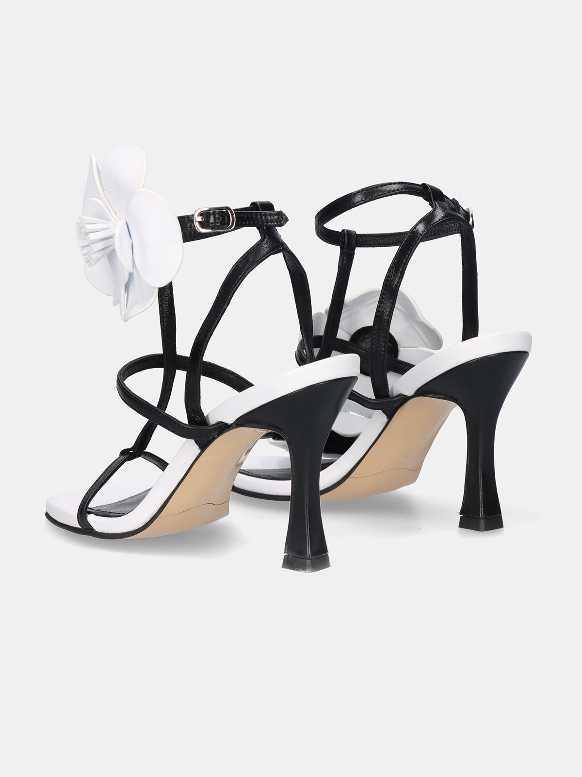 534 SELENA LEATHER BLACK WHITE