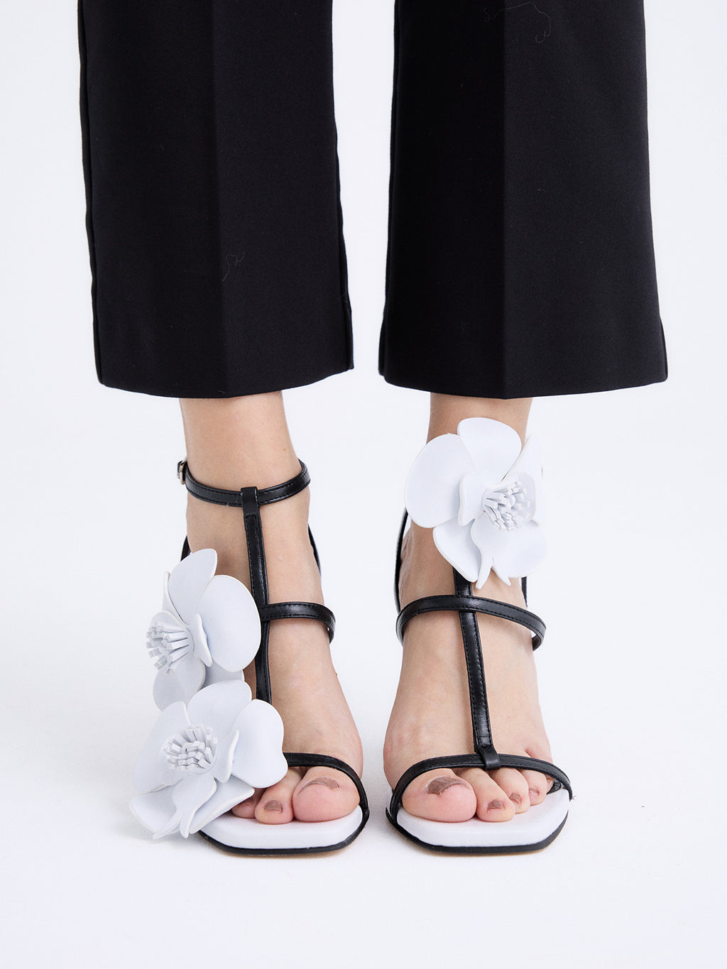 534 SELENA LEATHER BLACK WHITE