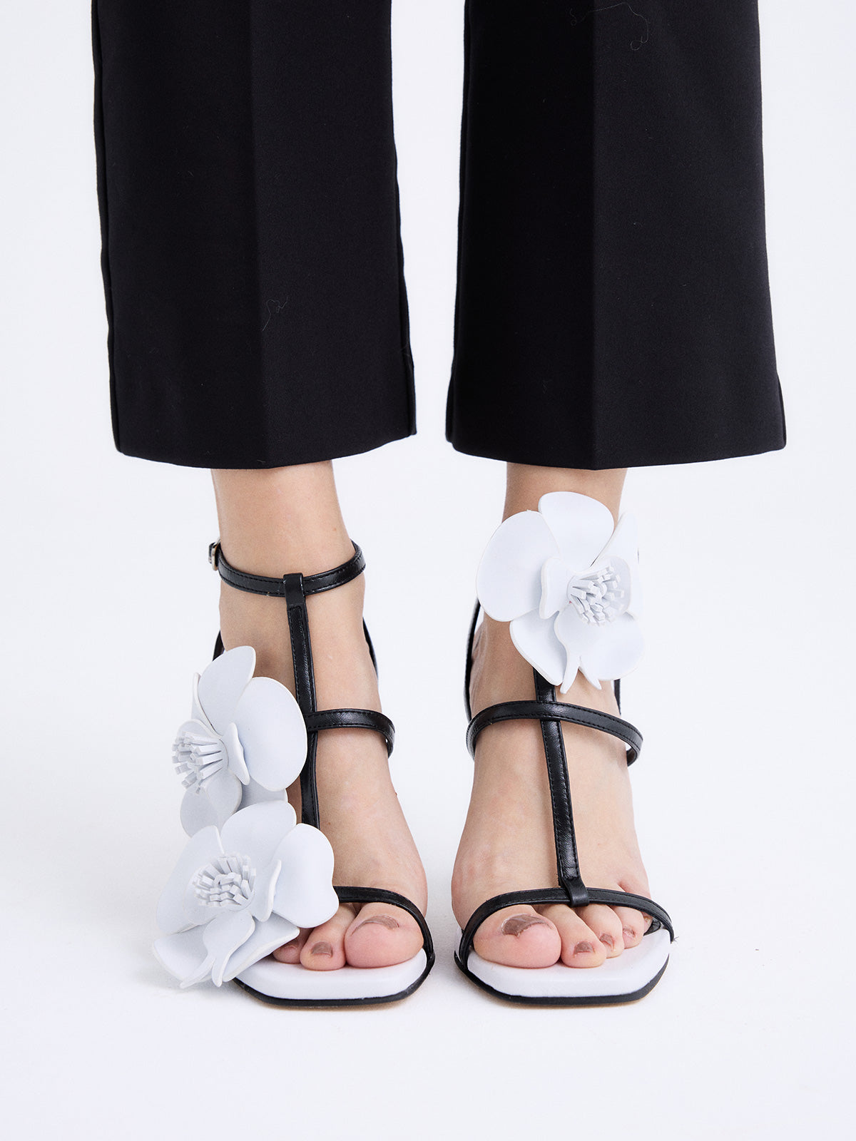 534 SELENA LEATHER BLACK WHITE