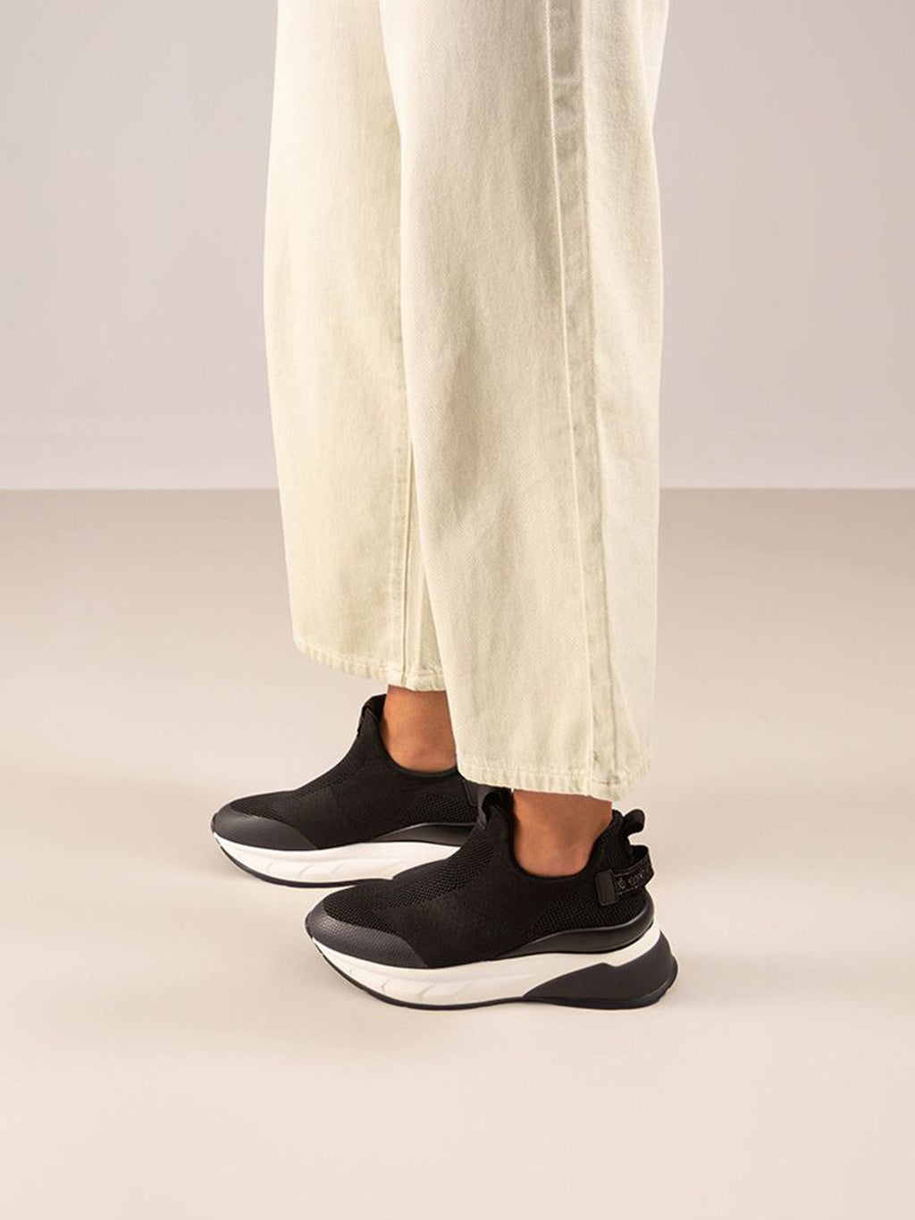 566-31EX81 TEXTIL BLACK WHITE