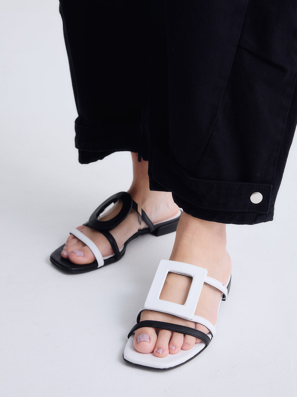 580 FEDRA LEATHER BLACK WHITE