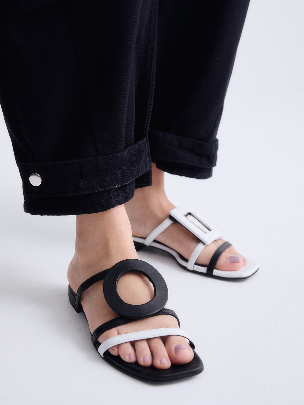 580 FEDRA LEATHER BLACK WHITE