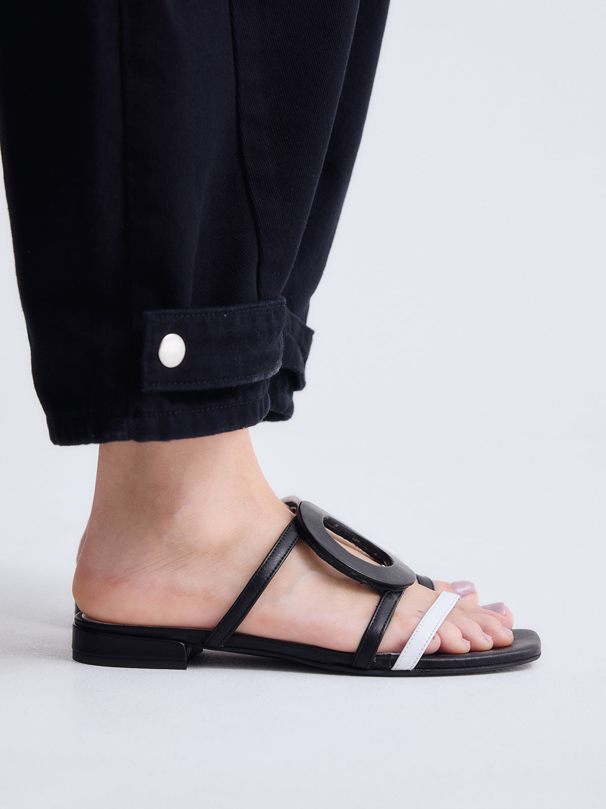 580 FEDRA LEATHER BLACK WHITE