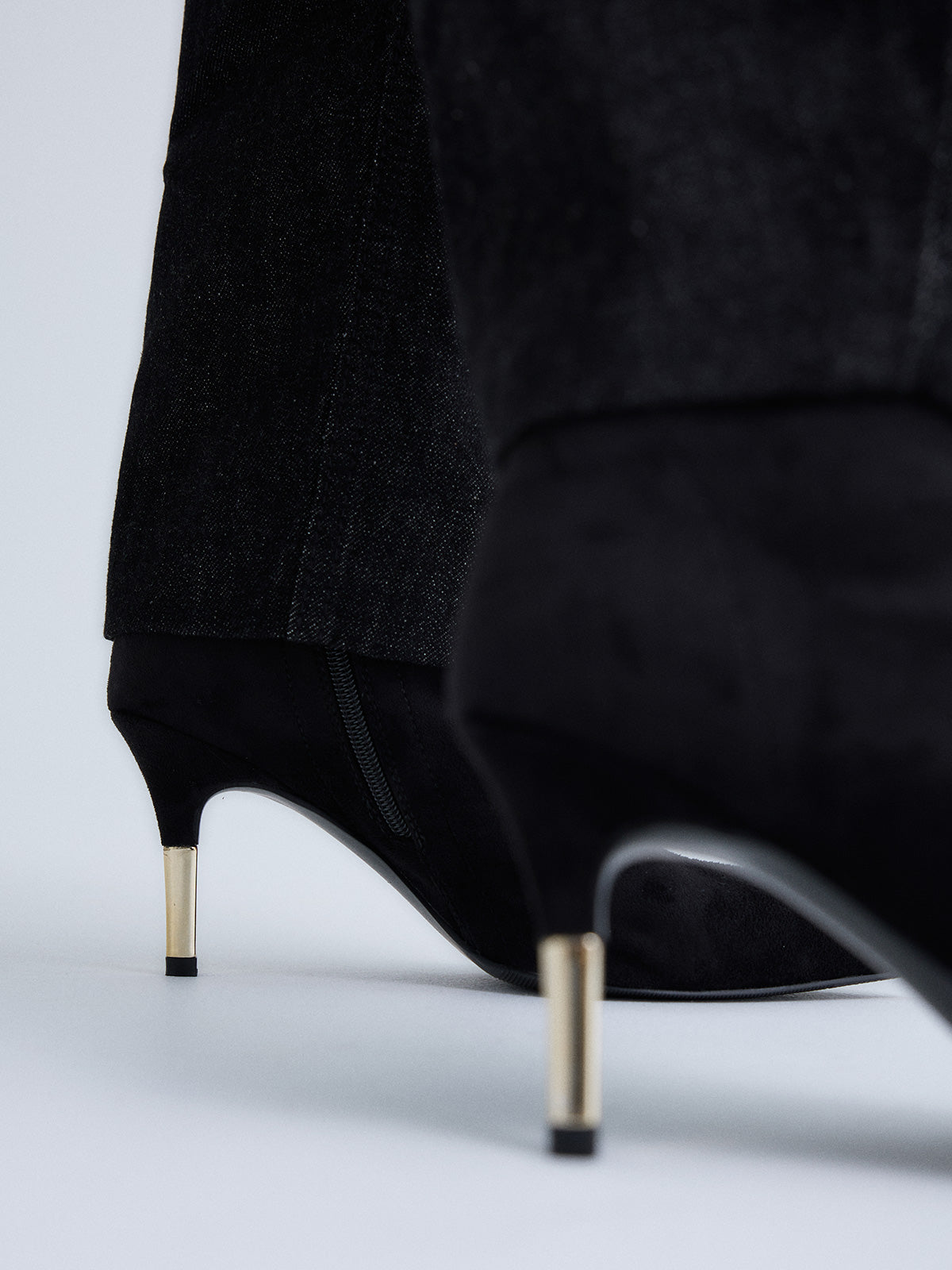 A158-L689 MICROFIBER BLACK