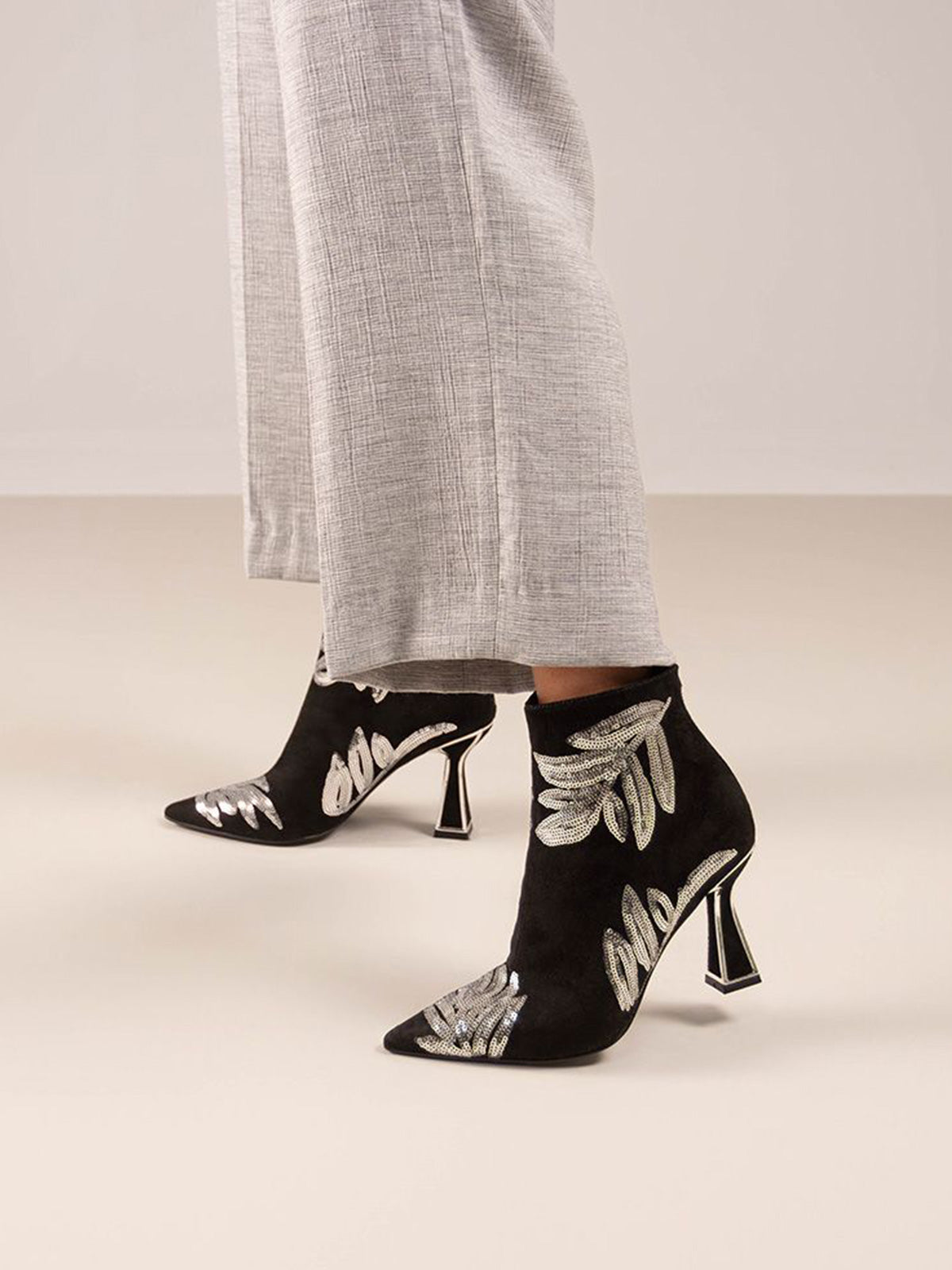 BELINDA-527 FABRIC BLACK SILVER