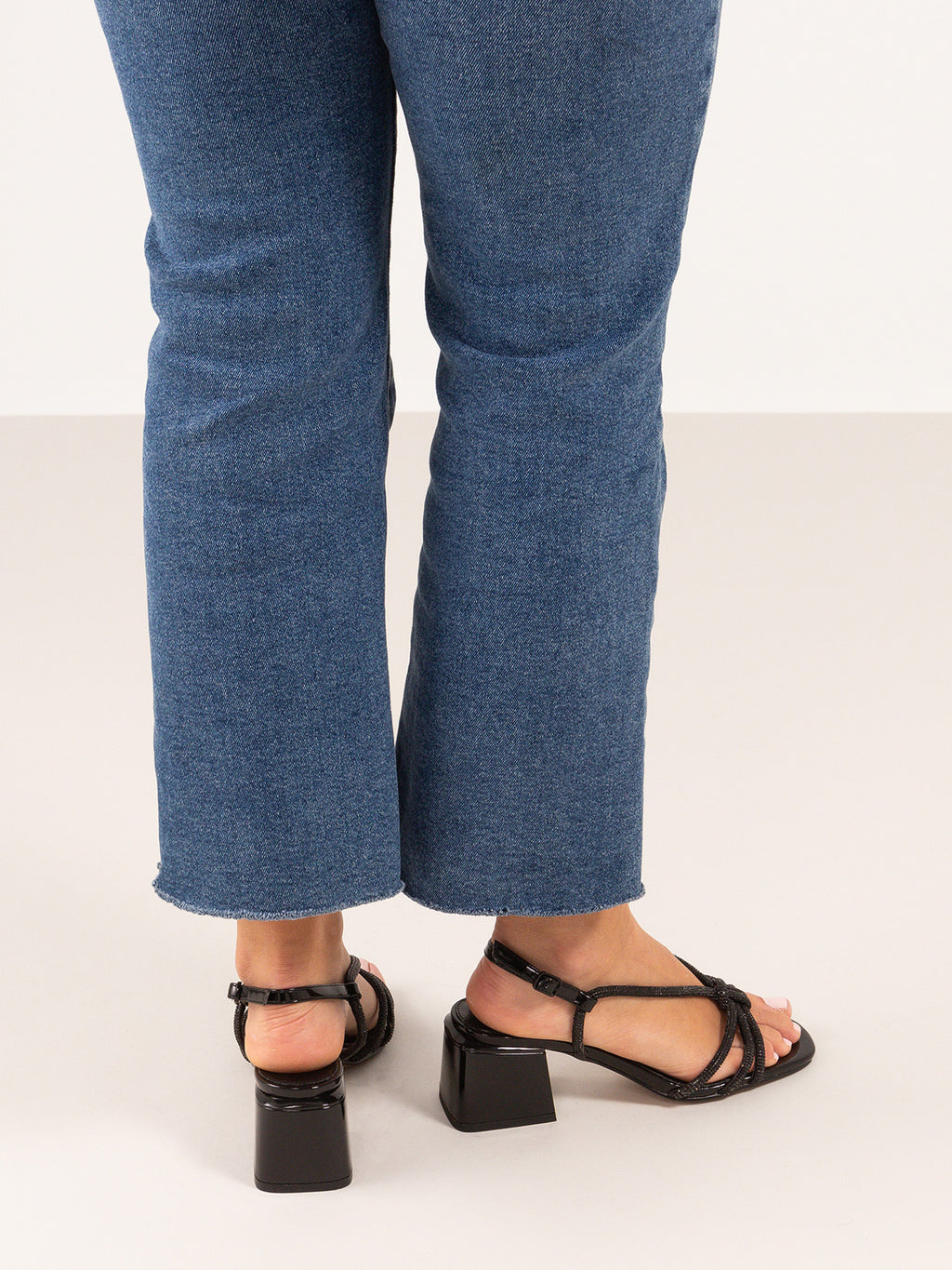 CARMEN-300 STRASS BLACK