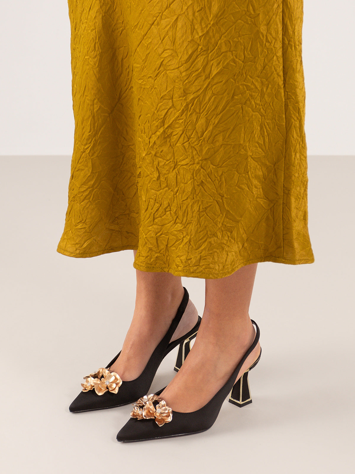 CORINA-133 SATIN BLACK