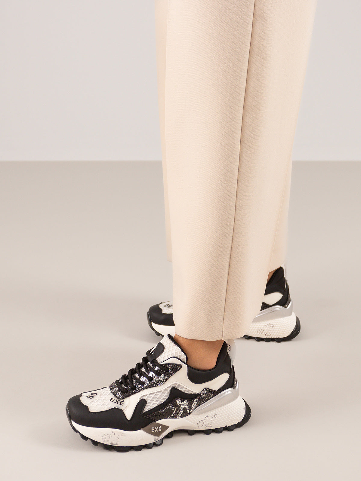 D190608-13 PU BLACK WHITE