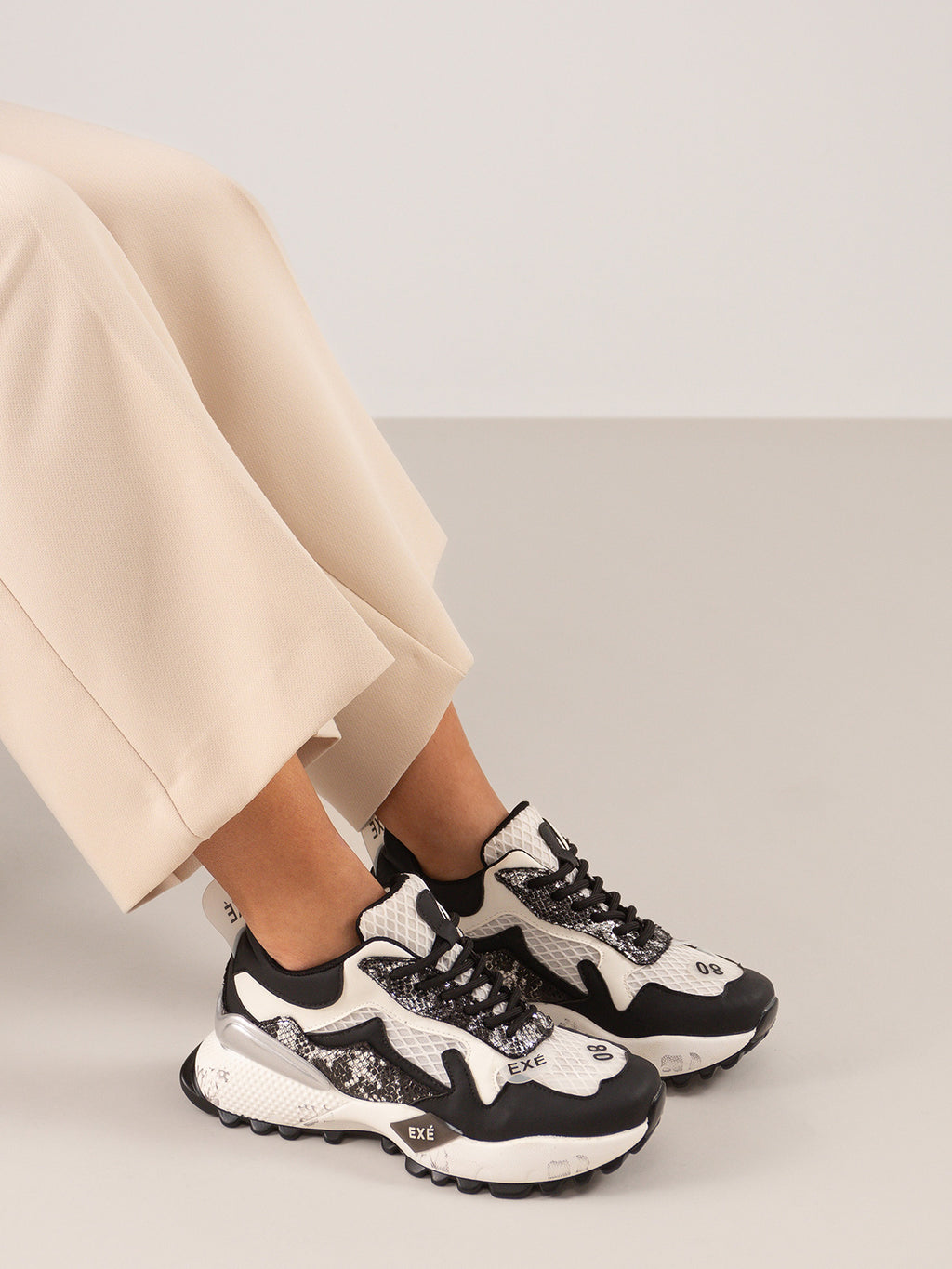 D190608-13 PU BLACK WHITE