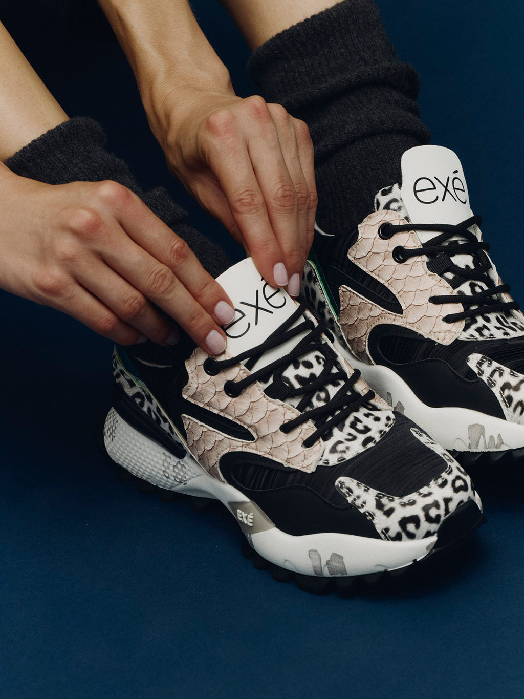 D190608-17 TEXTIL BLACK GOLD