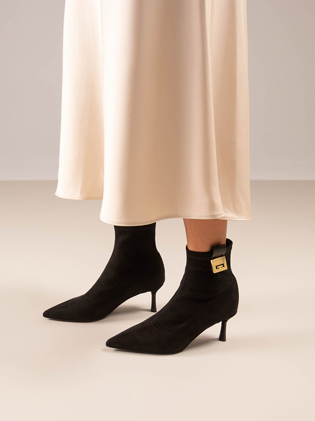 DIVINA-252 MICROFIBER BLACK