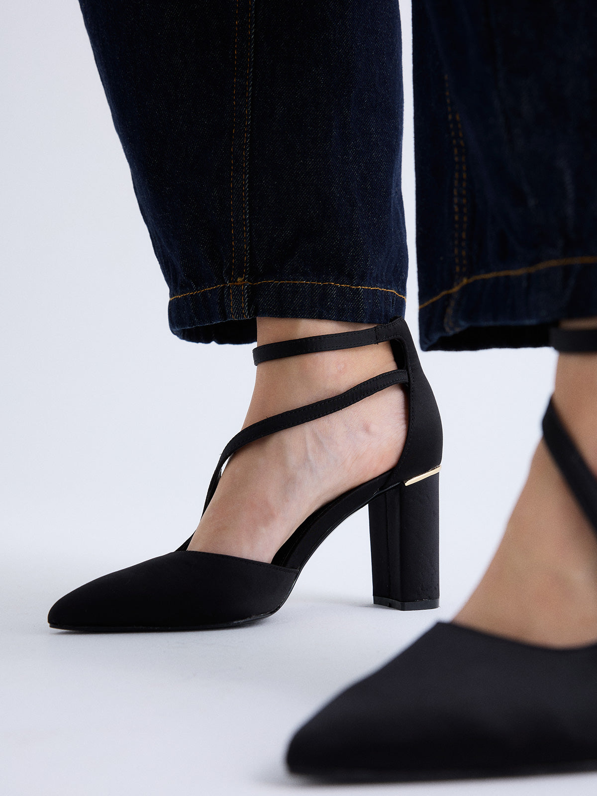 LESLIE-568 SATIN BLACK