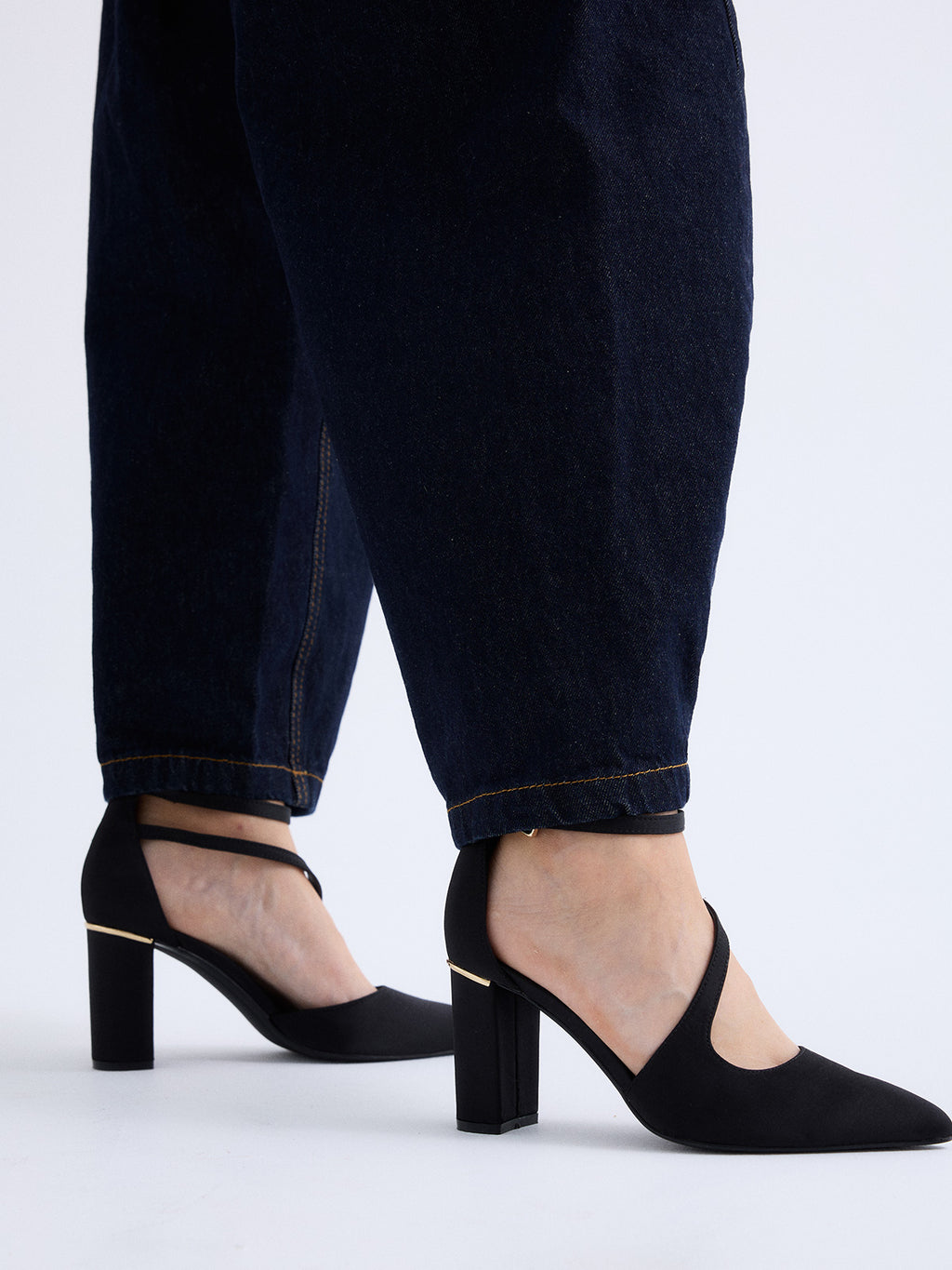 LESLIE-568 SATIN BLACK