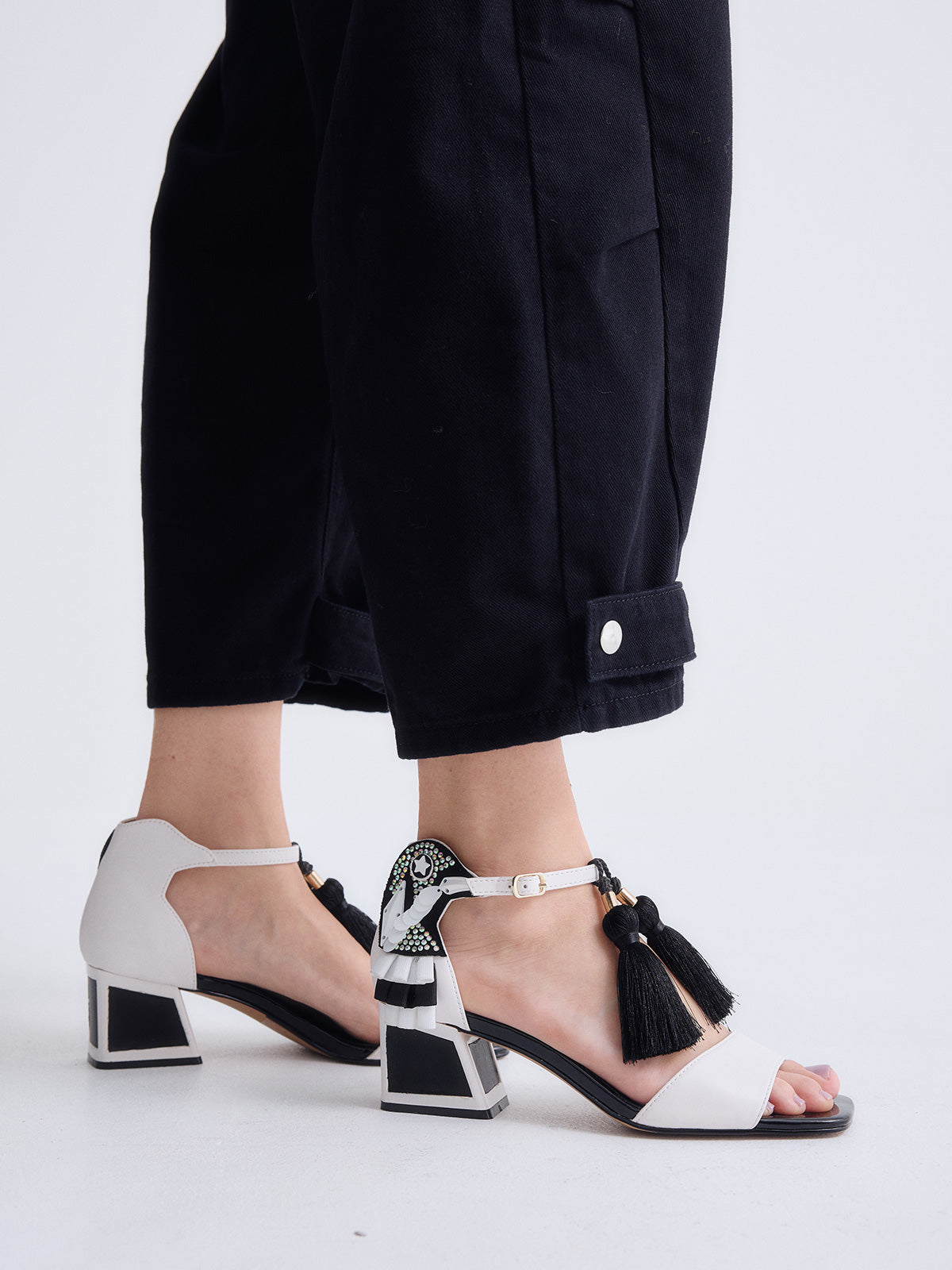 LUISA-210 PU WHITE BLACK