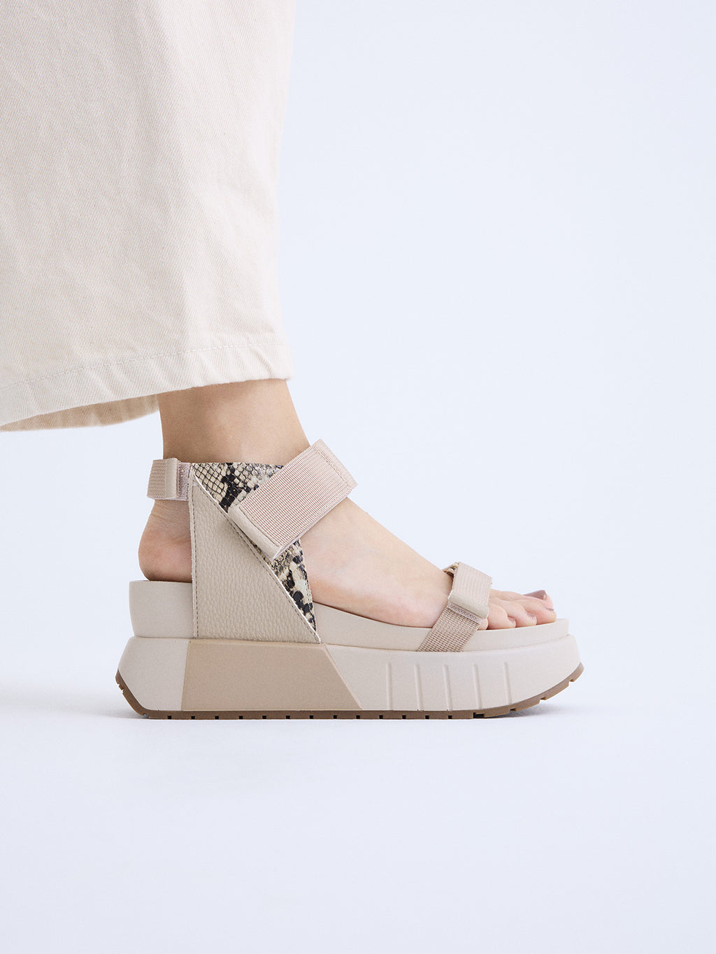 OLIVIA-921 SNAKE ICE