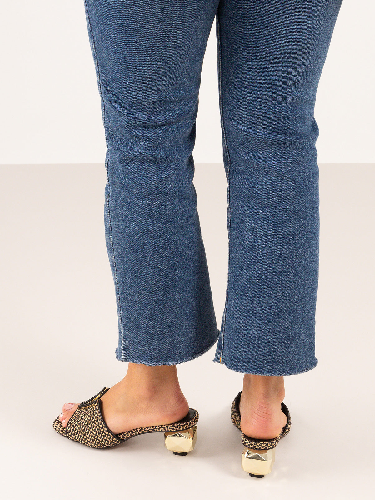 SCARLET-601 RAFFIA BLK-BEIGE