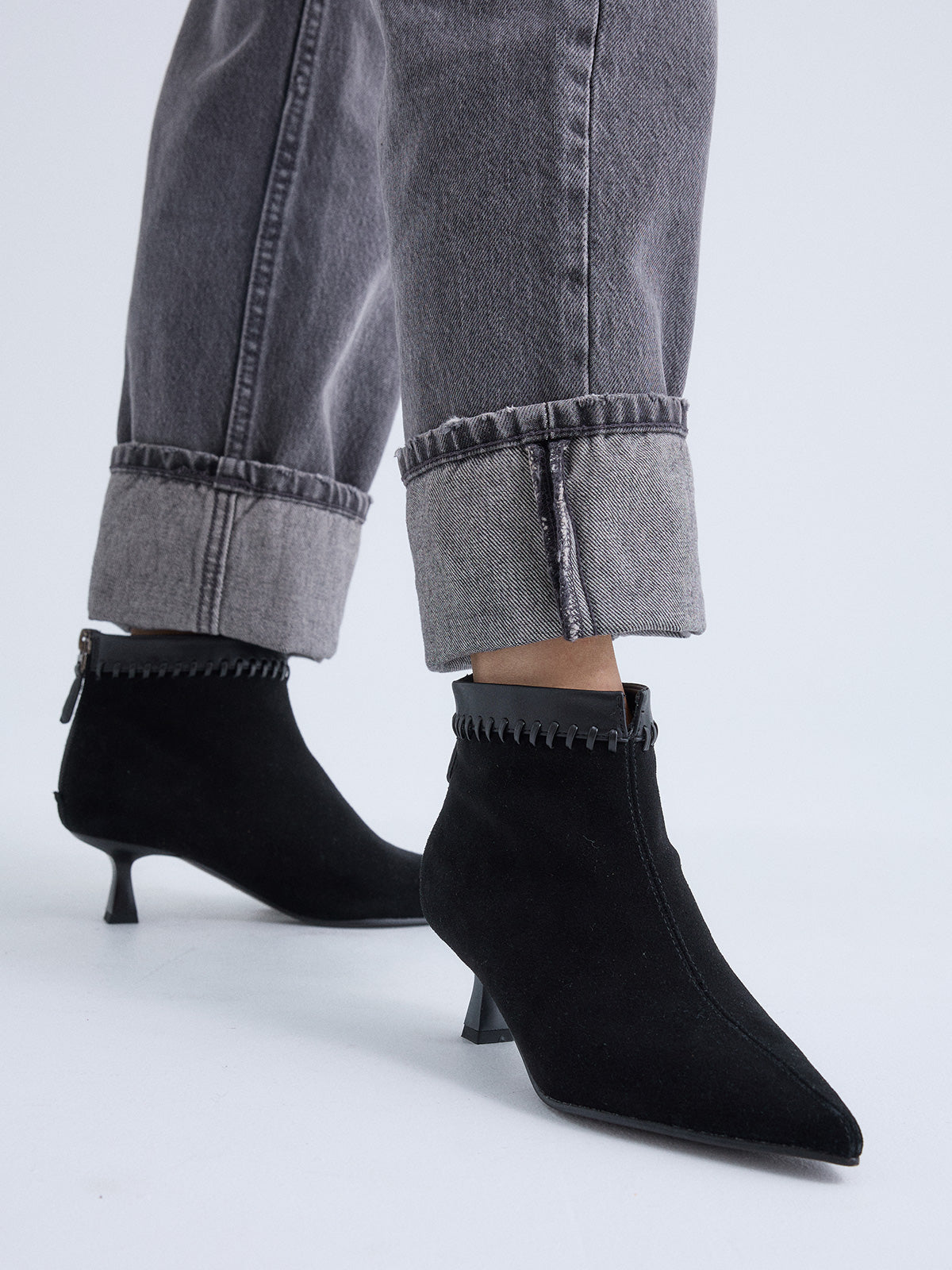 W26268 SUEDE BLACK