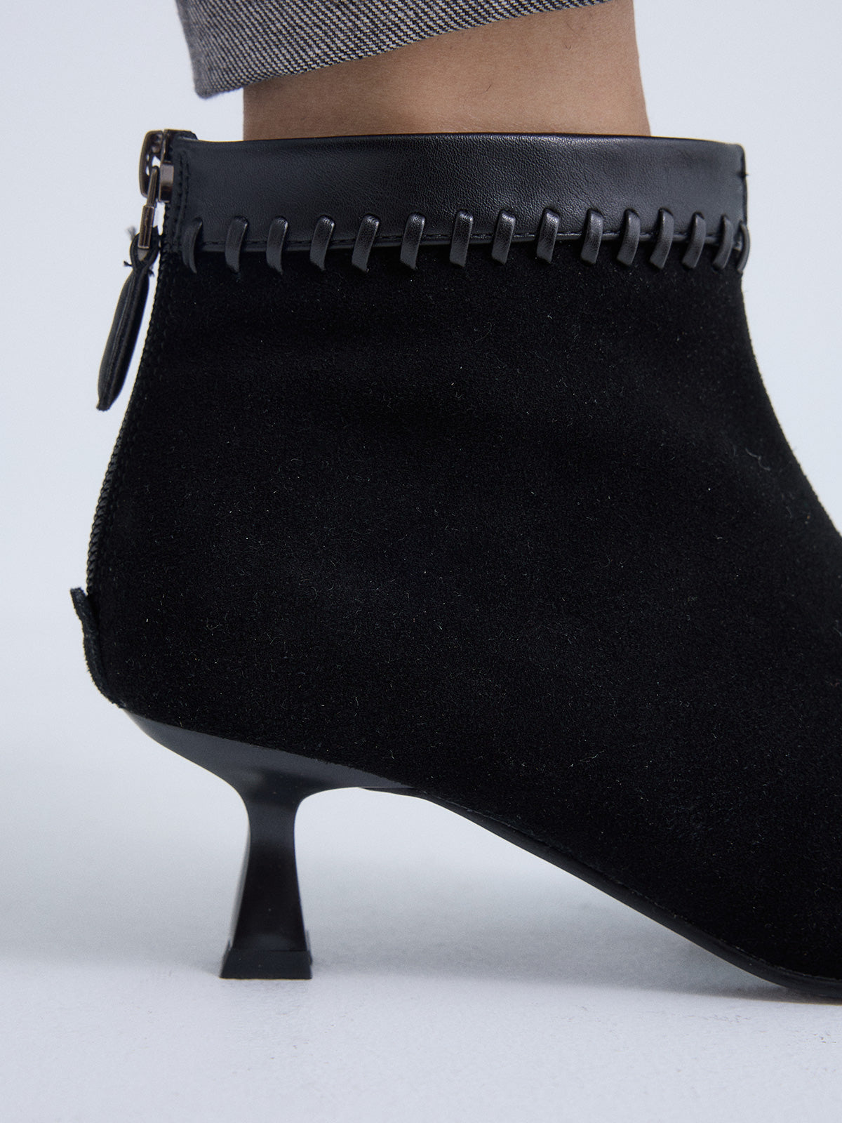 W26268 SUEDE BLACK
