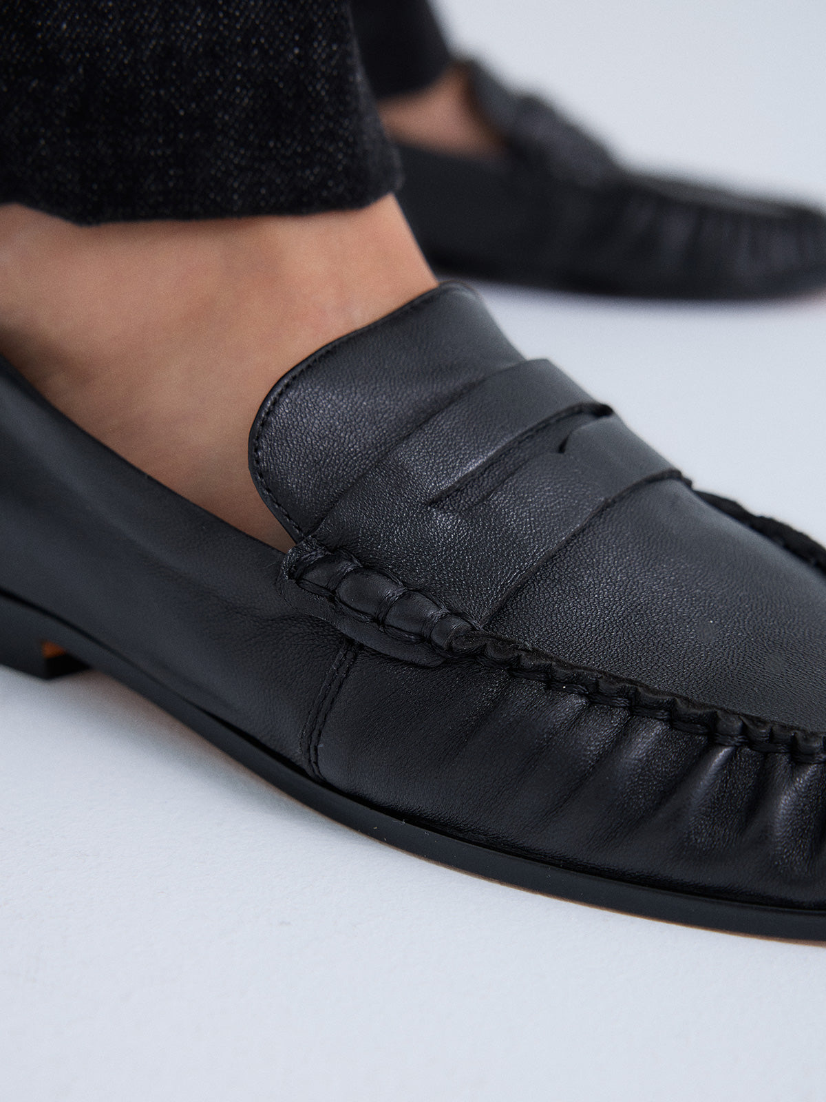 YY250611 LEATHER BLACK